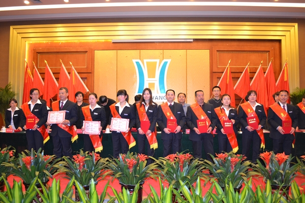 公司表彰了2011年度先進集體 先進個人及優(yōu)秀管理者